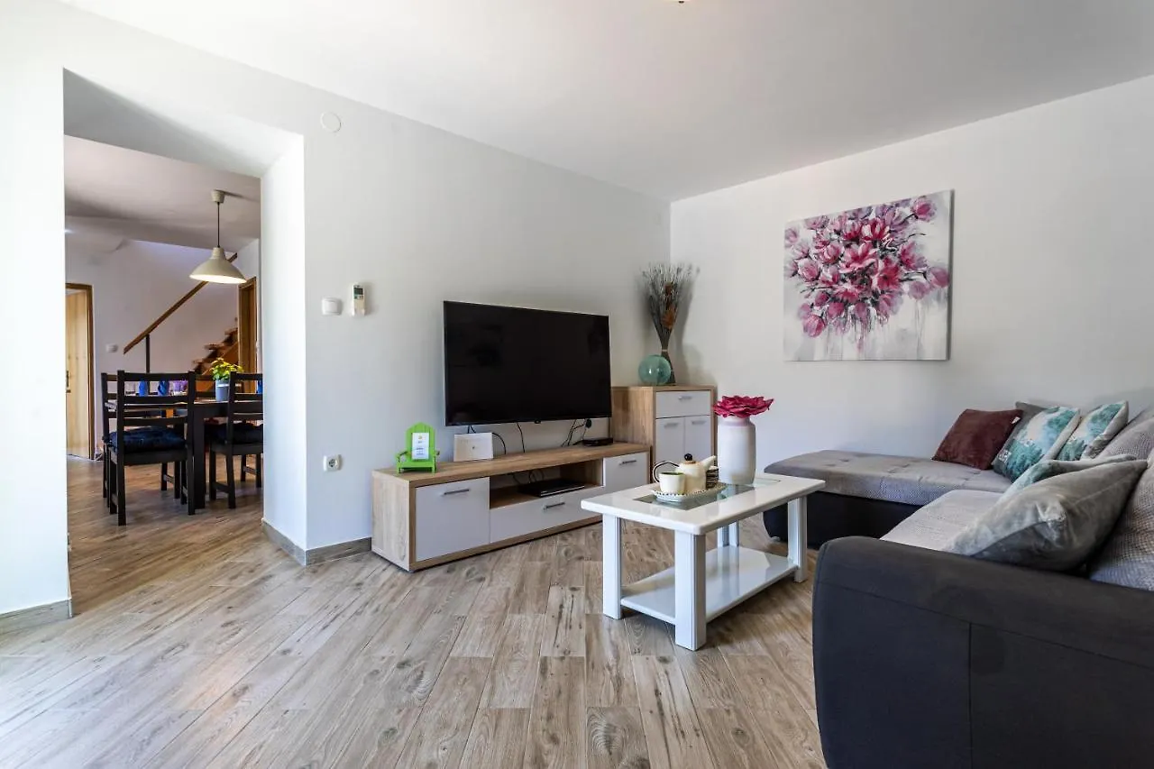 Family Friendly Villa Zaneta With Pool Grižane Κροατία